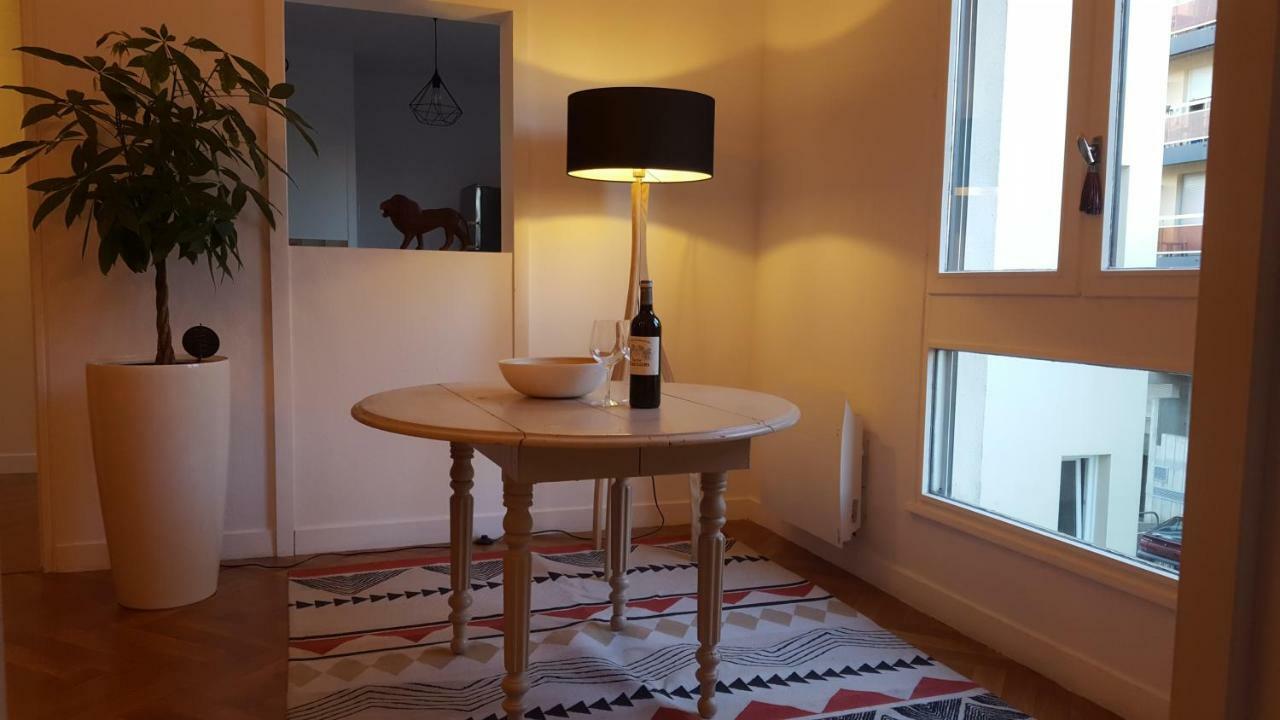 Votre Escale - Le Globe Trotteur Lägenhet Niort Exteriör bild